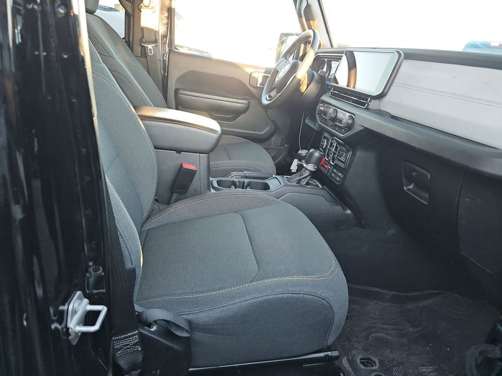 Used 2025 Jeep Wrangler Unlimited Sport AWD/4WD image 8