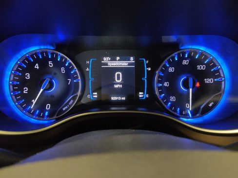 Used 2017 Chrysler Pacifica Touring FWD image 23