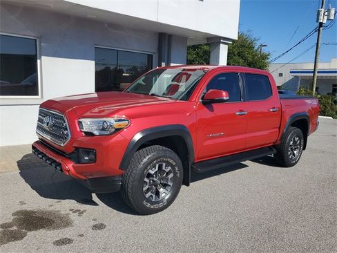 Used 2017 Toyota Tacoma TRD Off-Road image 12