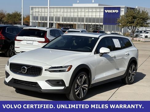 Certified 2025 Volvo V60 B5 Cross Country Plus image 2