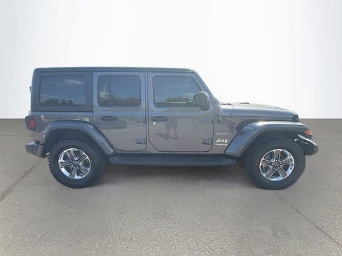Used 2022 Jeep Wrangler Unlimited Sahara w/ Cold Weather Group AWD/4WD image 3