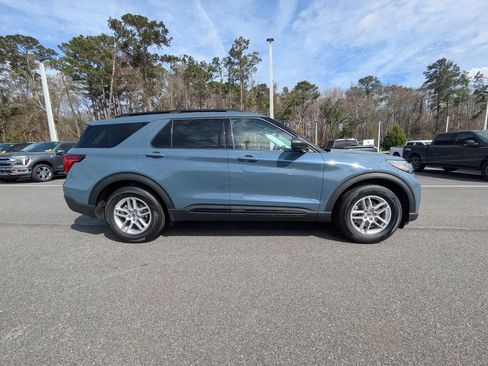 New 2026 Ford Explorer Active w/ Active Comfort Package image 3