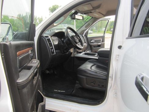 Used 2017 RAM 2500 Laramie w/ Convenience Group image 7