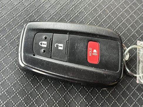 Used 2021 Toyota RAV4 XLE AWD/4WD image 14