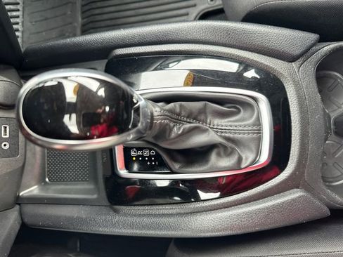 Used 2020 Nissan Rogue Sport S image 18