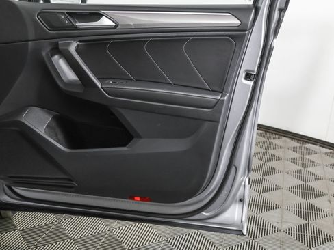 Used 2022 Volkswagen Tiguan SE R-Line image 46