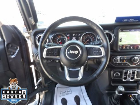 Used 2022 Jeep Wrangler Unlimited Sahara AWD/4WD image 26
