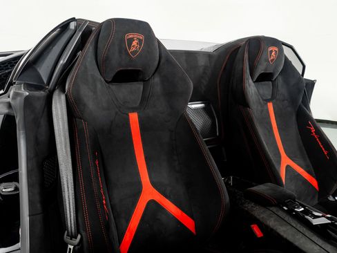 Used 2018 Lamborghini Huracan Performante AWD/4WD image 34