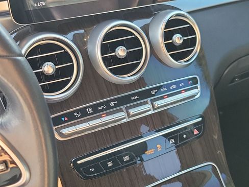 Used 2020 Mercedes-Benz GLC 300 GLC 300 image 26