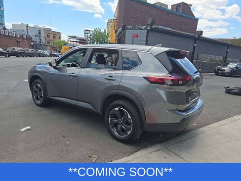 Used 2024 Nissan Rogue SV AWD/4WD image 2
