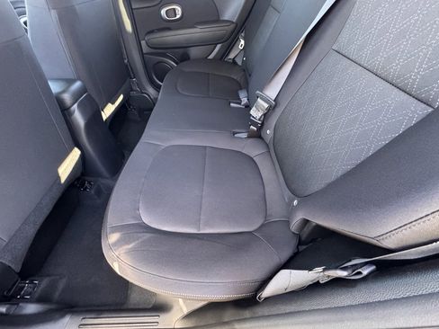 Used 2016 Kia Soul image 29