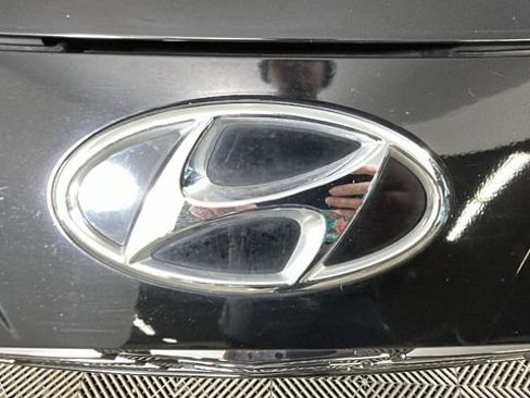 Used 2023 Hyundai Elantra Limited FWD image 9