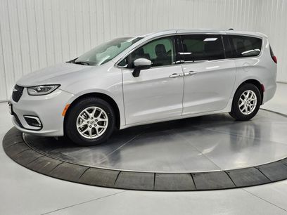 Used 2023 Chrysler Pacifica Touring-L