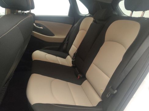 Used 2019 Hyundai Elantra GT FWD image 18