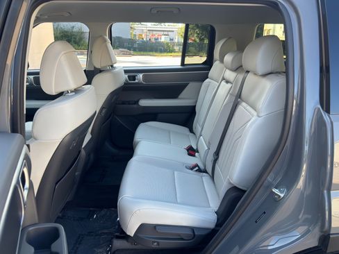 Used 2024 Hyundai Santa Fe SEL FWD image 39