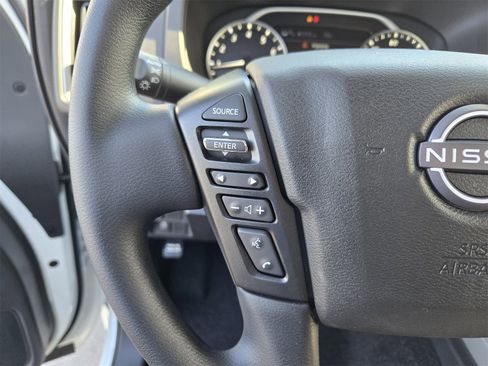 Used 2025 Nissan Frontier SV image 25