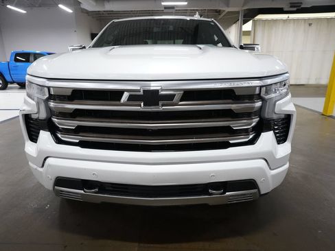 Used 2022 Chevrolet Silverado 1500 High Country w/ High Country Premium Package AWD/4WD image 21