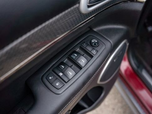Used 2018 Jeep Grand Cherokee Trackhawk AWD/4WD image 19