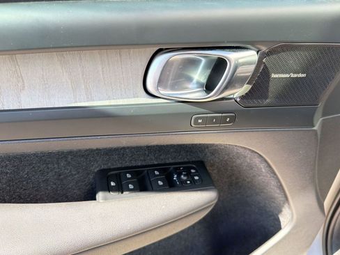 Used 2023 Volvo XC40 B5 Ultimate w/ Protection Package Premier image 12