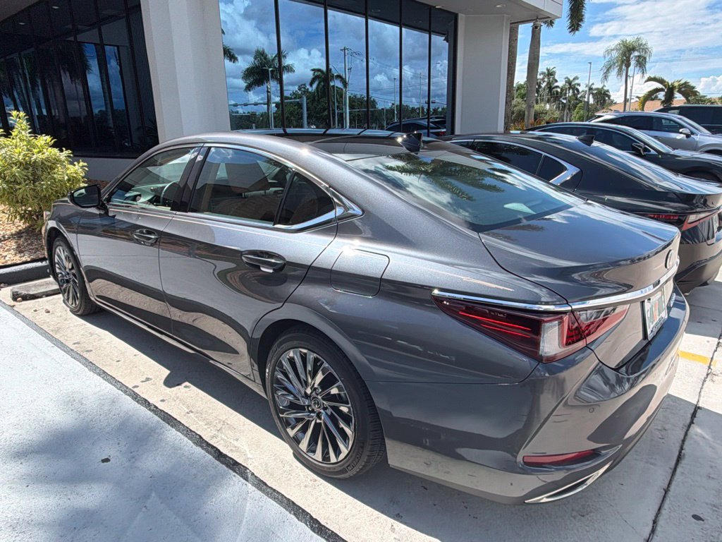 Used 2024 Lexus ES 350 w/ Technology Package FWD image 10