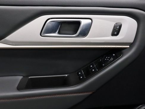 Certified 2025 Ford Explorer Active image 23