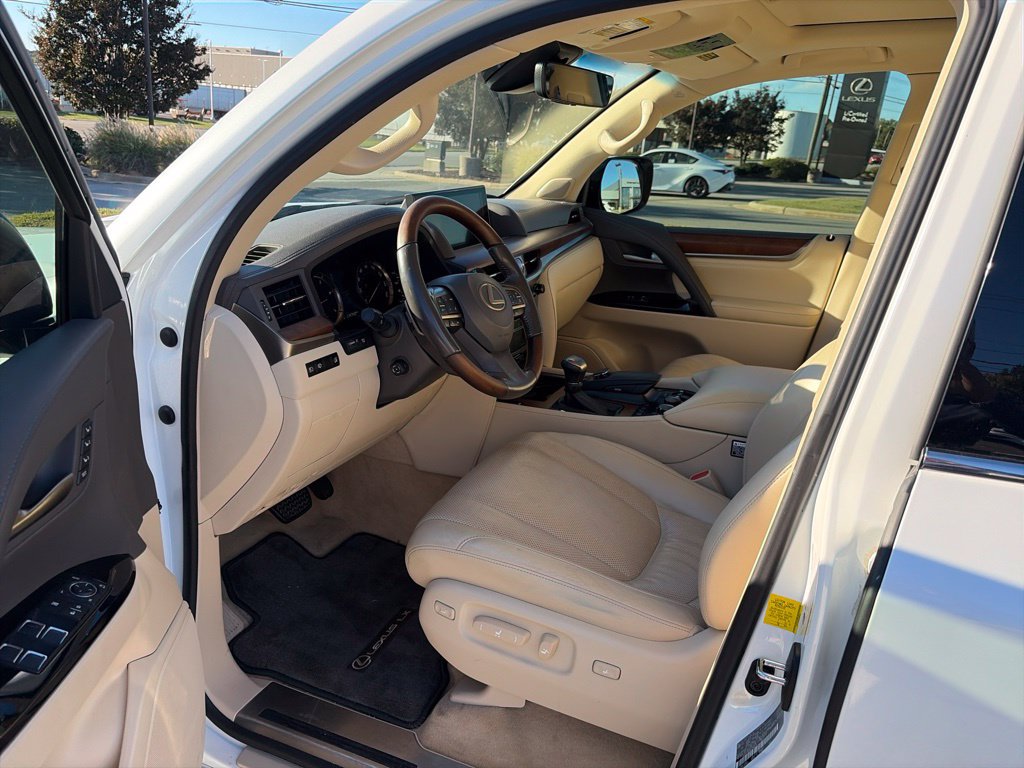 Used 2019 Lexus LX 570 4WD w/ Luxury Package image 7