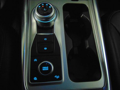Used 2023 Ford Explorer XLT w/ Equipment Group 202A AWD/4WD image 15