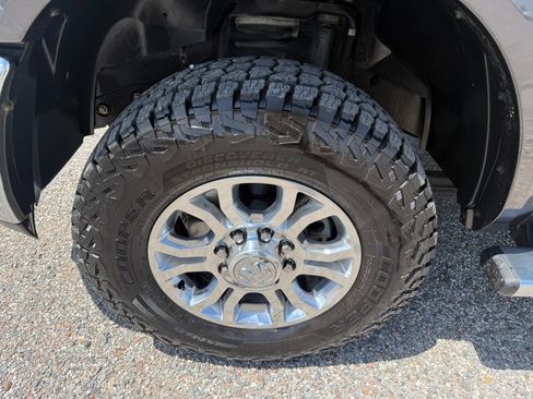 Used 2018 RAM 3500 Laramie AWD/4WD image 10