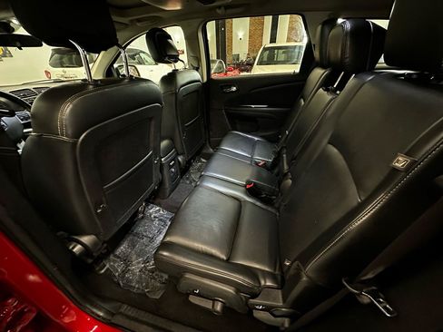 Used 2018 Dodge Journey Crossroad w/ Nav & Sun Group FWD image 11
