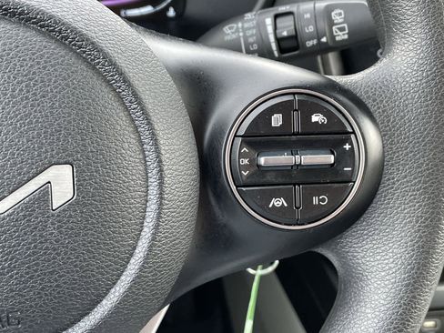 Used 2023 Kia Soul LX image 26