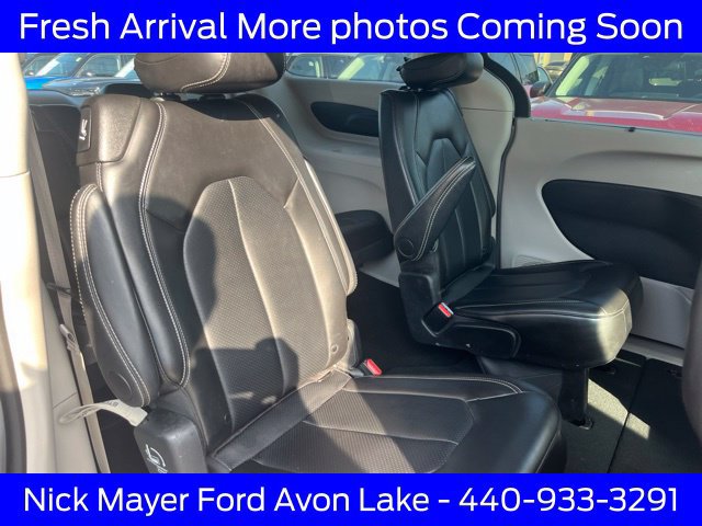Used 2024 Chrysler Pacifica Touring-L FWD image 13