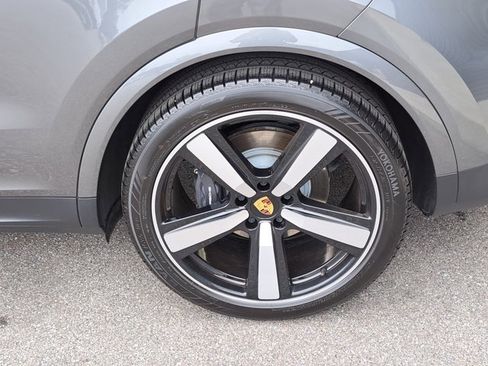 Certified 2024 Porsche Cayenne image 13