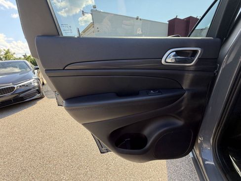 Used 2021 Jeep Grand Cherokee Laredo X AWD/4WD image 26