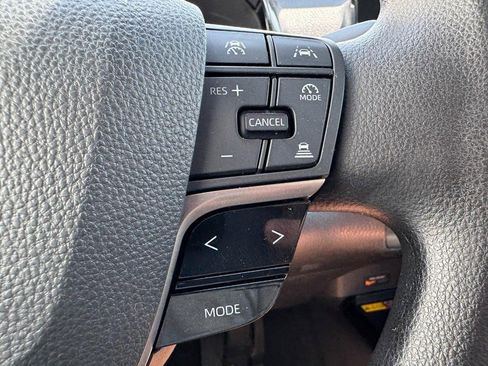 Certified 2025 Toyota Camry Hybrid image 17