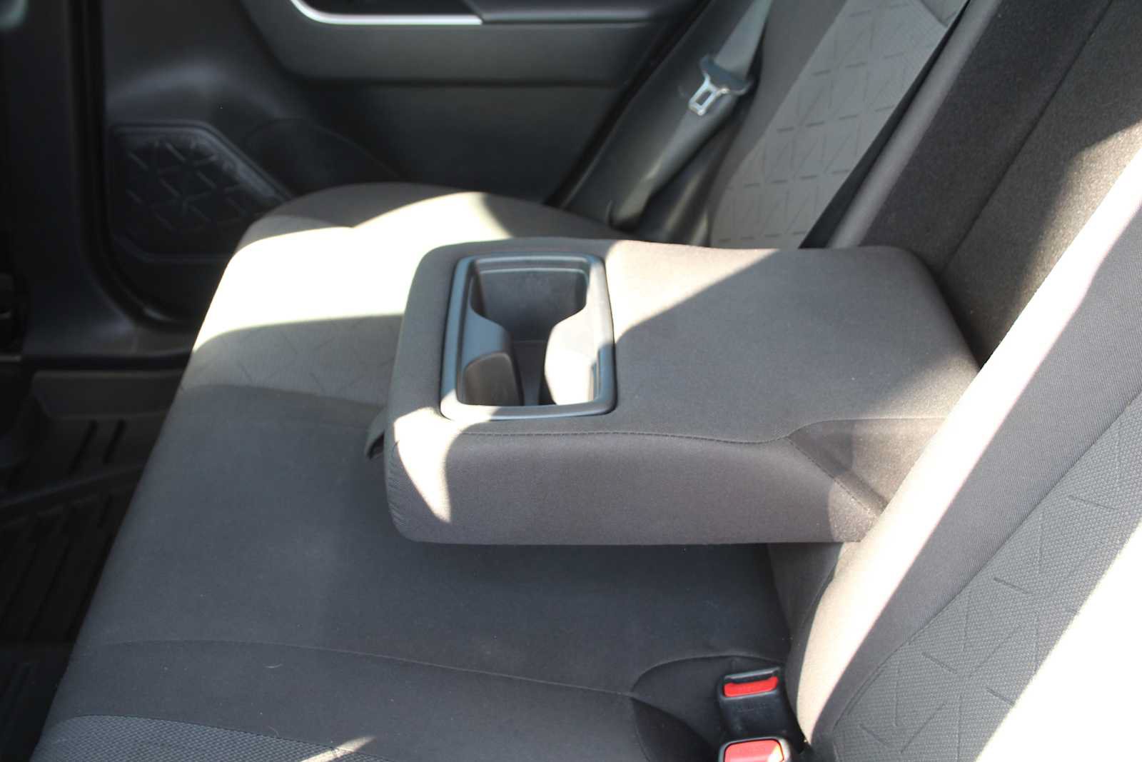 Used 2020 Toyota RAV4 XLE FWD image 28