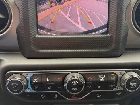 Used 2021 Jeep Wrangler Unlimited Sport AWD/4WD image 24