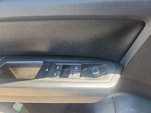 Used 2018 Volkswagen Atlas SE FWD image 24