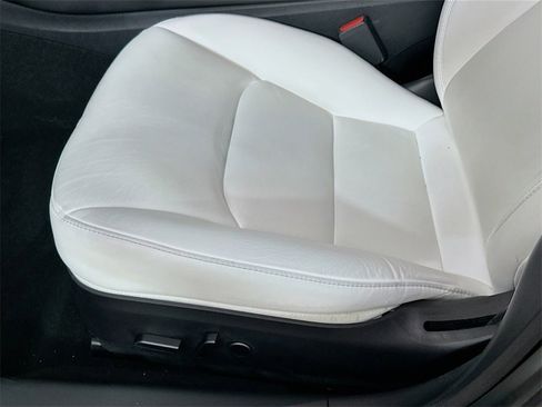 Used 2021 Tesla Model 3 Performance image 9