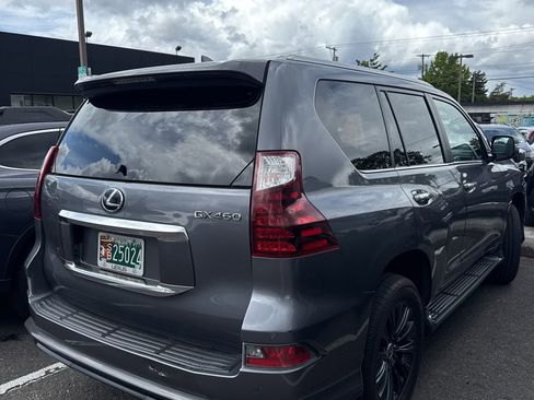 Used 2021 Lexus GX 460 Premium w/ Accessory Package AWD/4WD image 3