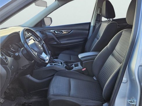 Used 2018 Nissan Rogue SV image 10