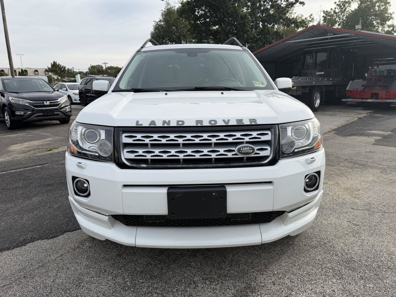 Used 2015 Land Rover LR2 AWD/4WD image 2