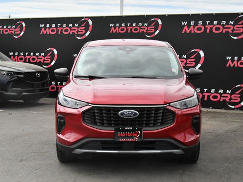Used 2023 Ford Escape Active w/ Tech Pack #1 AWD/4WD image 2