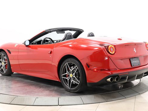 Used 2017 Ferrari California T RWD image 54