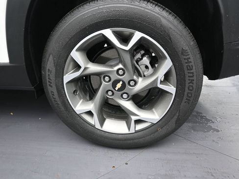 Used 2025 Chevrolet Trax LT FWD image 10
