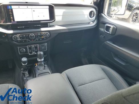 Used 2024 Jeep Wrangler Unlimited Sahara w/ Safety Group AWD/4WD image 16