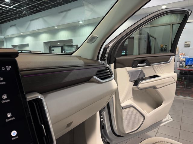 Used 2024 GMC Acadia Denali w/ Super Cruise Package FWD image 25