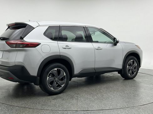 Used 2025 Nissan Rogue SV AWD/4WD image 9