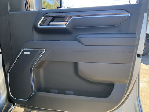 New 2025 Chevrolet Silverado 2500 LTZ w/ LTZ Premium Package AWD/4WD image 32