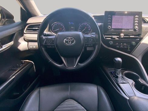 Used 2021 Toyota Camry SE image 5