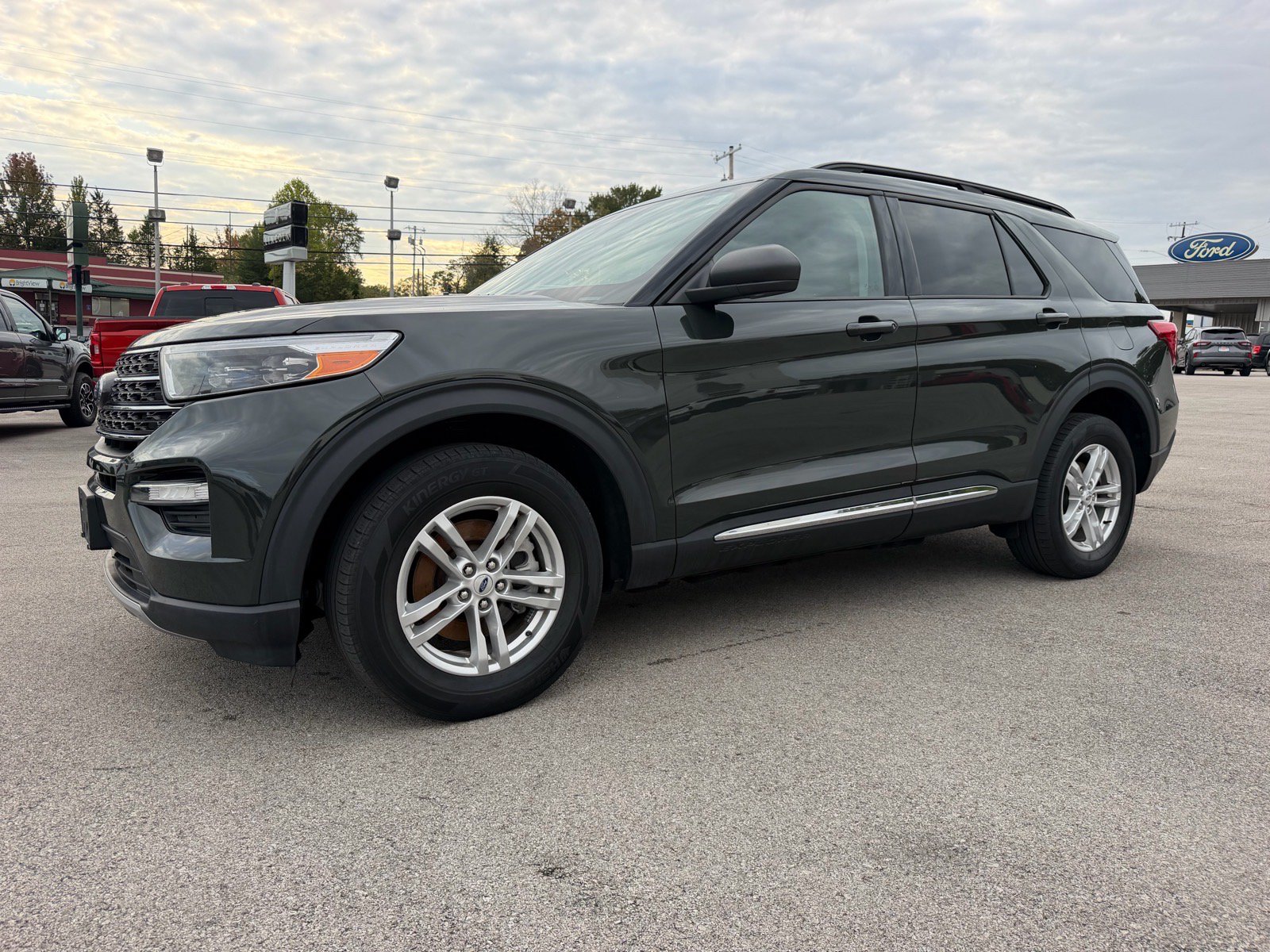 Used 2023 Ford Explorer XLT w/ Equipment Group 202A AWD/4WD image 7